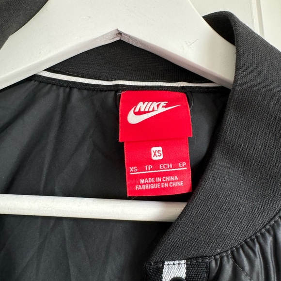 NIKE Slimfit Jacket - Picture 3 of 3